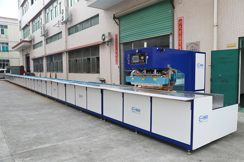 軌道式膜材高頻焊接機 軌道式膜材高頻焊接機