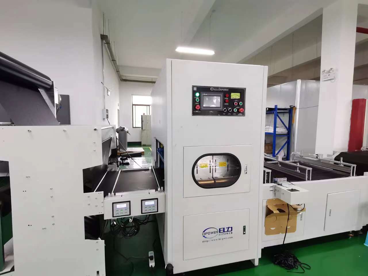 你還在用傳統(tǒng)的石墨烯地暖套封邊設備嗎