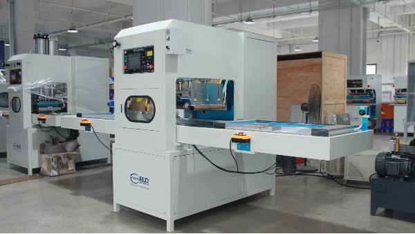 東莞日力自動化設備有限公司汽車 TPU 氣囊熱合機：引領汽車安全與工藝創新